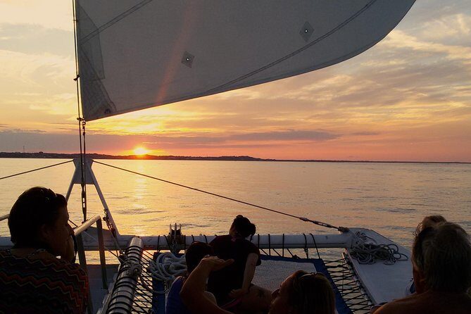 2 Hour Champagne Sunset Cruise from Grace Bay, Providenciales (Adult Only) - Drinks and Appetizers: What’s Included, What’s Not, and How It Feels
