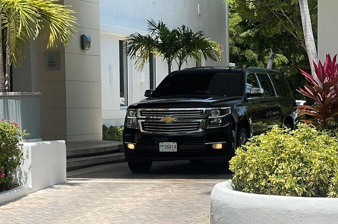 2JAYS VIP Transportation – Airport Private SUV Transfer {one way} - The pickup moment: meeting point, identity check, and luggage help