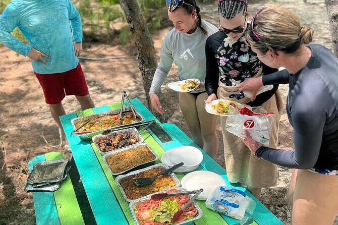 4HR-Private Half-Day Exploration in Gracebay - Conch hunting and ceviche: the food stop that becomes the story