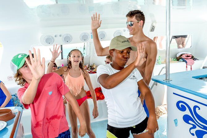 Family Catamaran & Snorkeling Cruise Turks & Caicos - Getting on and off smoothly: pickup, meeting point, and timing