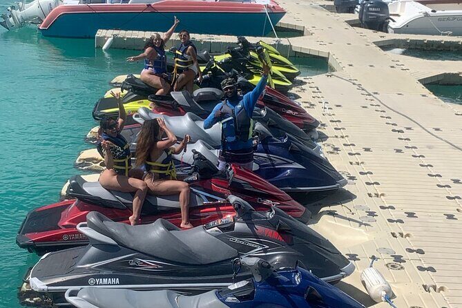 Lunch Seafari to pristine cays, shipwreck and lunch at TIKI BAR - Stop 1: La Famille Express Shipwreck Over Shallow, Clear Water
