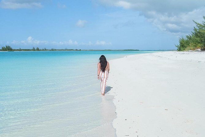 Private Boat Tours to outer islands, snacks drinks- snorkel- cruise! - Cruising Grace Bay turquoise water: the part that sets the tone