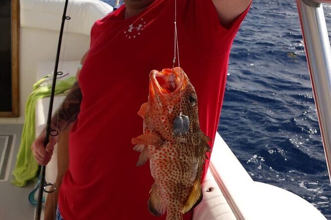 Private Bottom Fishing Charter 1/2 day morning on "Shady Grady" - The crew and the hook-up: getting on fish fast