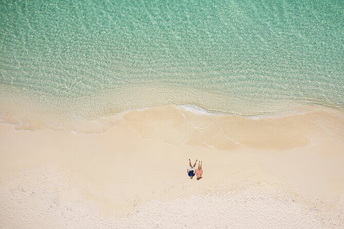 Private Photoshoot in the Turks and Caicos Islands - Two-location shooting: your villa first, then the beach