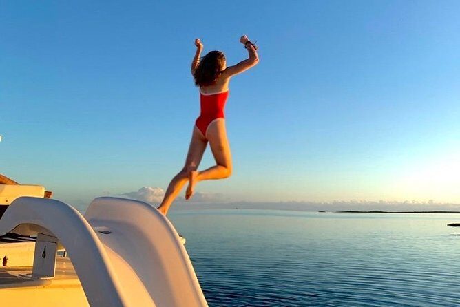 Private Sunset Cruise in Grace Bay - Cruising Providenciales at twilight: watching the water do the work