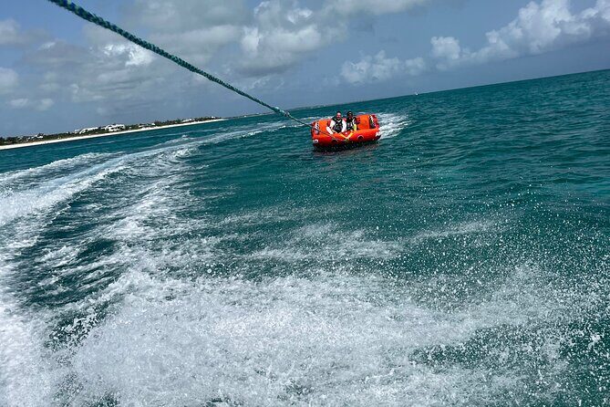 Tubing on grace bay beach Turks and caicos islands - The crew and guides: professionalism with personality